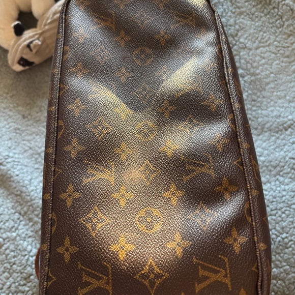 Louis Vuitton Neverfull MM Bag - Picture 5 of 8